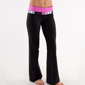 Lululemon Groove Pant Black / Heather Paris Pink Size 2